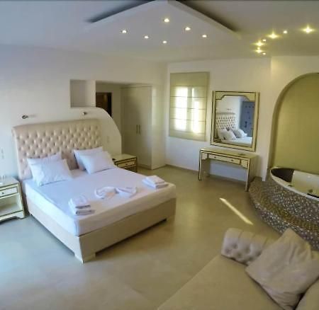 Queen Boutique Suites Mykonos Town Exterior photo