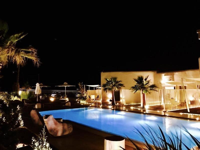 Queen Boutique Suites Mykonos Town Exterior photo