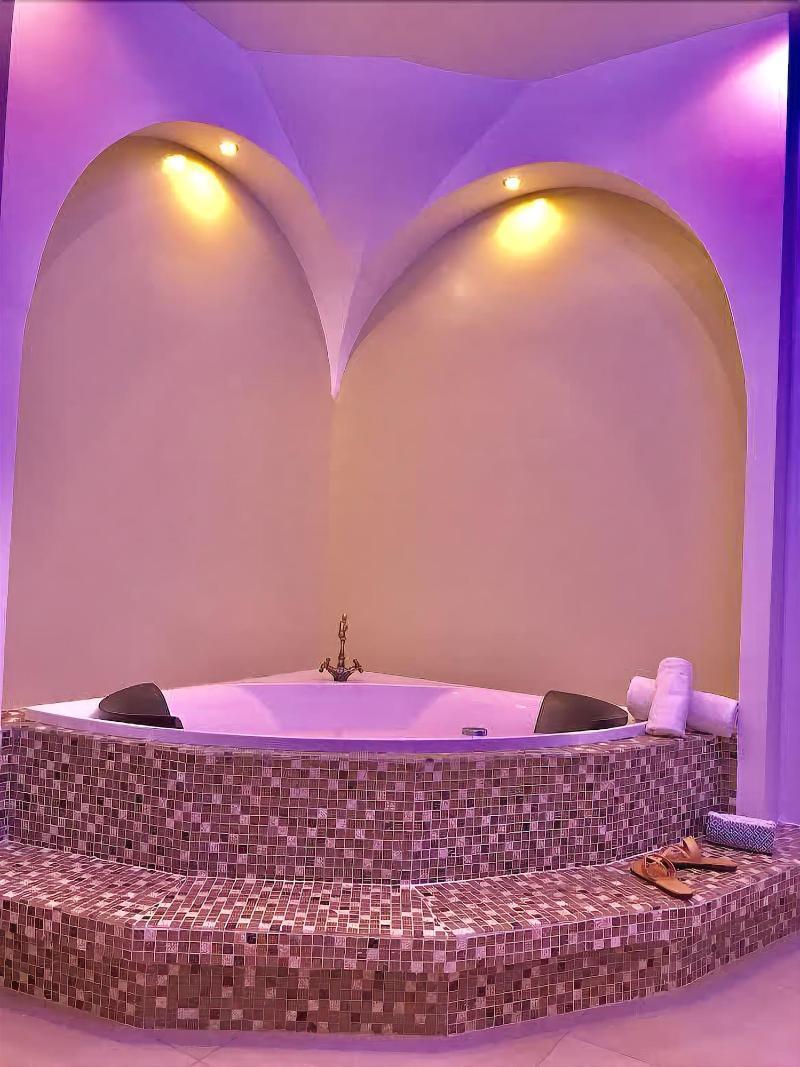 Queen Boutique Suites Mykonos Town Exterior photo