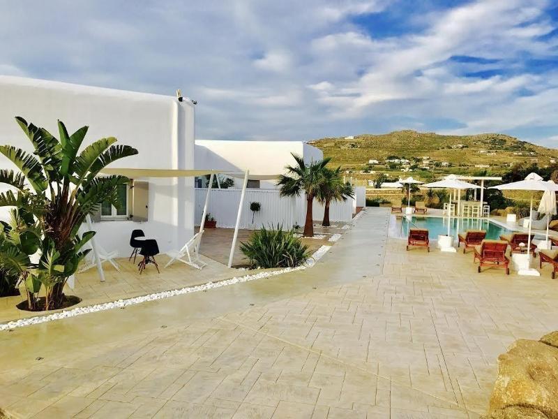 Queen Boutique Suites Mykonos Town Exterior photo